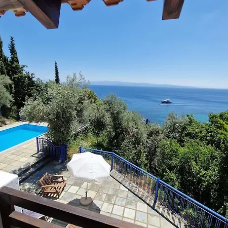 Panorama With Pool And Access *
